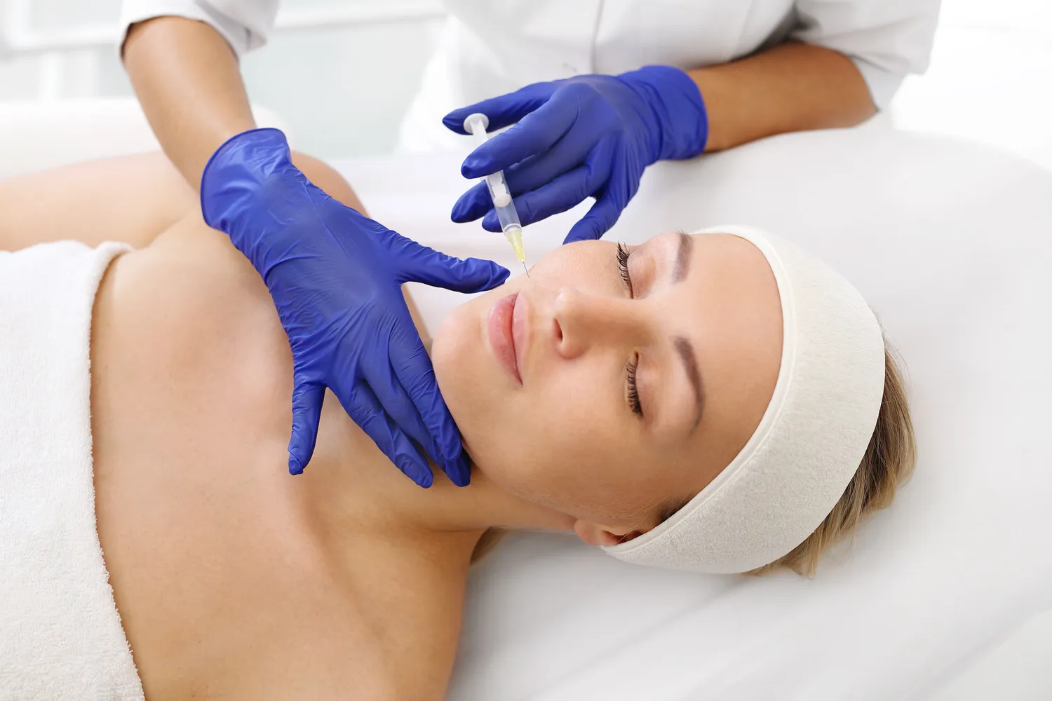 Co zrobić żeby kwas hialuronowy szybciej się wchłonął?