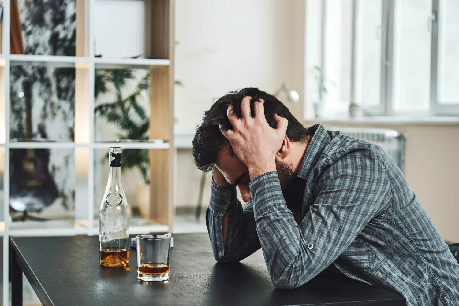 Depresja alkoholowa - jak się objawia i jak ją leczyć?